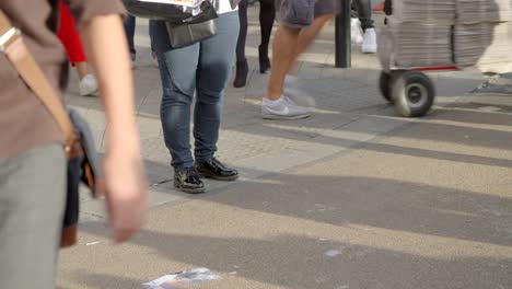 Menschenmenge,-Die-Die-Straße-Im-Oxford-Circus-überquert