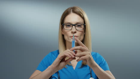 Close-Up-Of-The-Attractive-Woman-Physician-In-The-Glasses-Holding-A-Syringe-With-A-Needle-And-Withdrawing-Fluid