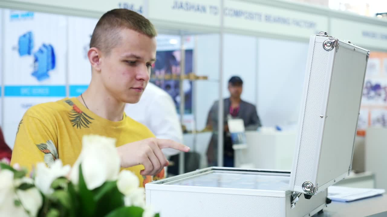 무역 박람회 에서의 사업 회의