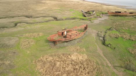 Umlaufbahn-Eines-Verrosteten-Schiffswracks-Auf-Salzwiesen-Im-Naturschutzgebiet-Fleetwood-Marshes