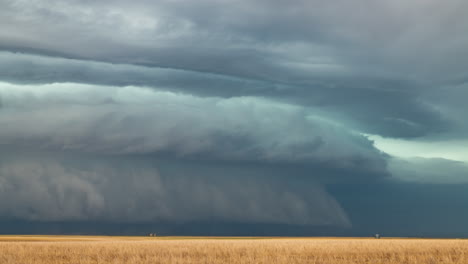 Shelf-cloud-kicks-up-dust-and-wind-as-it-approaches