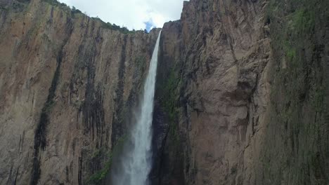 Aerial-shot-from-below-the-Basaseachi-waterfall,-in-the-Candamena-Canyon,-Chihuahua