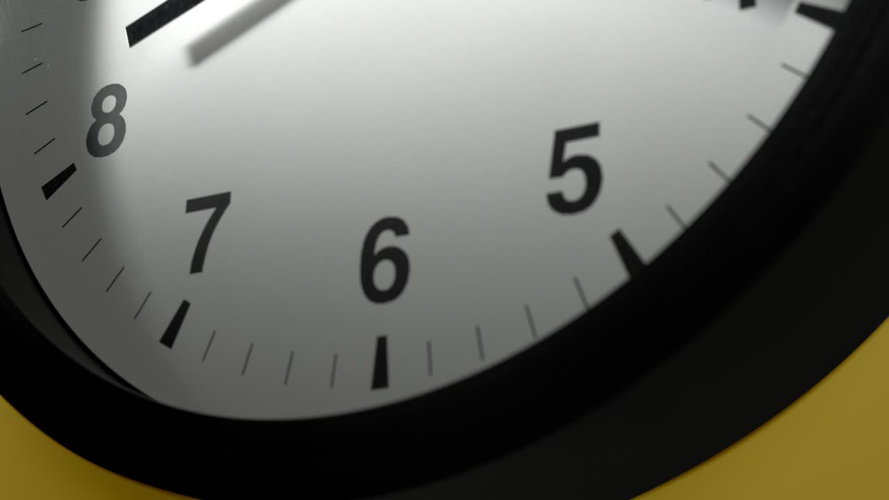 reloj en la pared amarilla en el lapso de tiempo