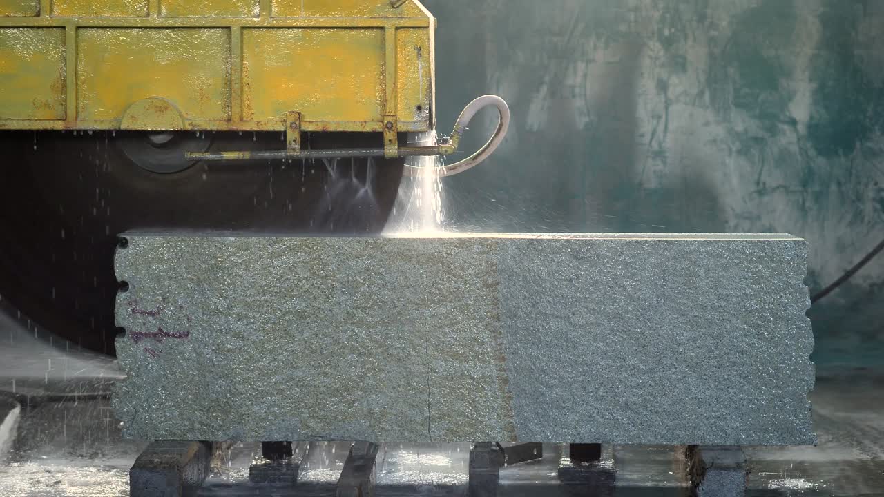 grandes cortes de piedra por sierra circular