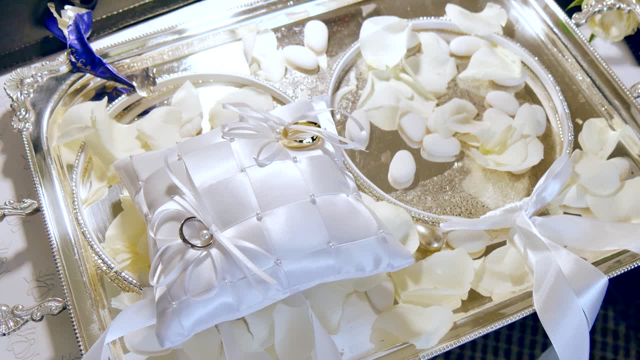 결혼이나 약혼 반지의 근접 촬영 샷