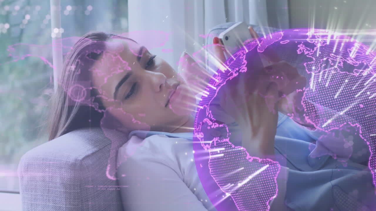 animación del globo sobre la mujer usando un teléfono inteligente