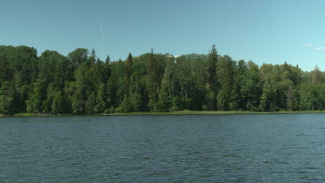 Lake-of-Pühajärv.-Sunny-day,-Panorama-to-right