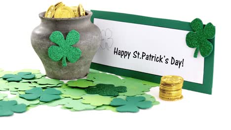 Fröhliche-Botschaft-Zum-St.-Patrick&#39;s-Day-Mit-Kobolden-Und-Goldschatz