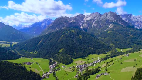 vista panorámica del hermoso paisaje de los alpes