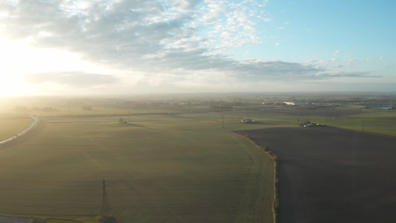 이른 아침의 아름다운 해가 뜨는 봄의 날씨