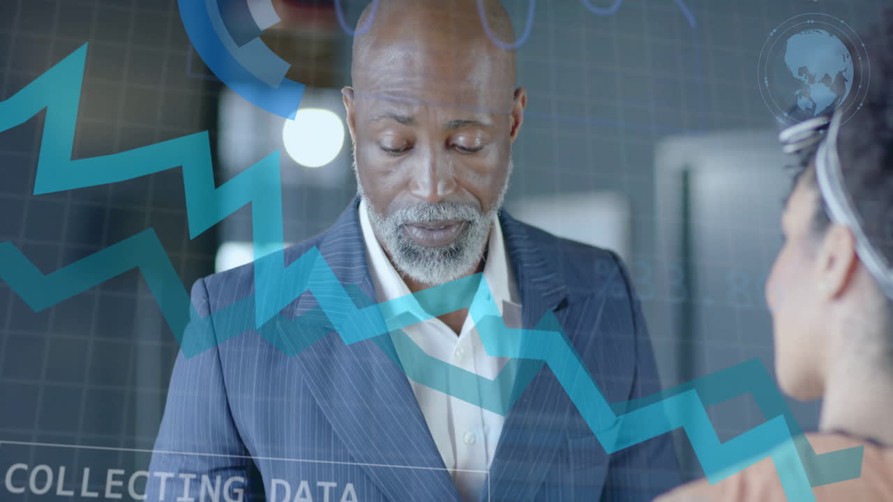 Animazione dell'elaborazione dei dati finanziari su diversi uomini d'affari in ufficio