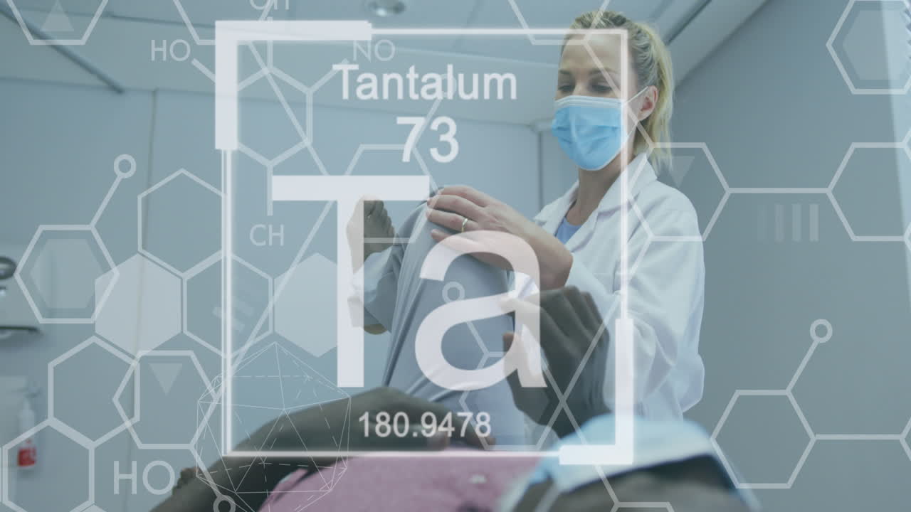 얼굴 마스크를 착용한 여성 물리치료사가 환자를 치료하는 기본 구조의 애니메이션