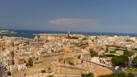 Drohnenschuss,-Der-Sich-Von-Birgu-Entfernt,-Im-Birgufest