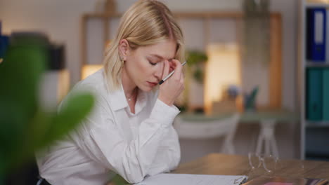 Woman-Breaks-Down-Counting-Credit-Loan-on-Calculator