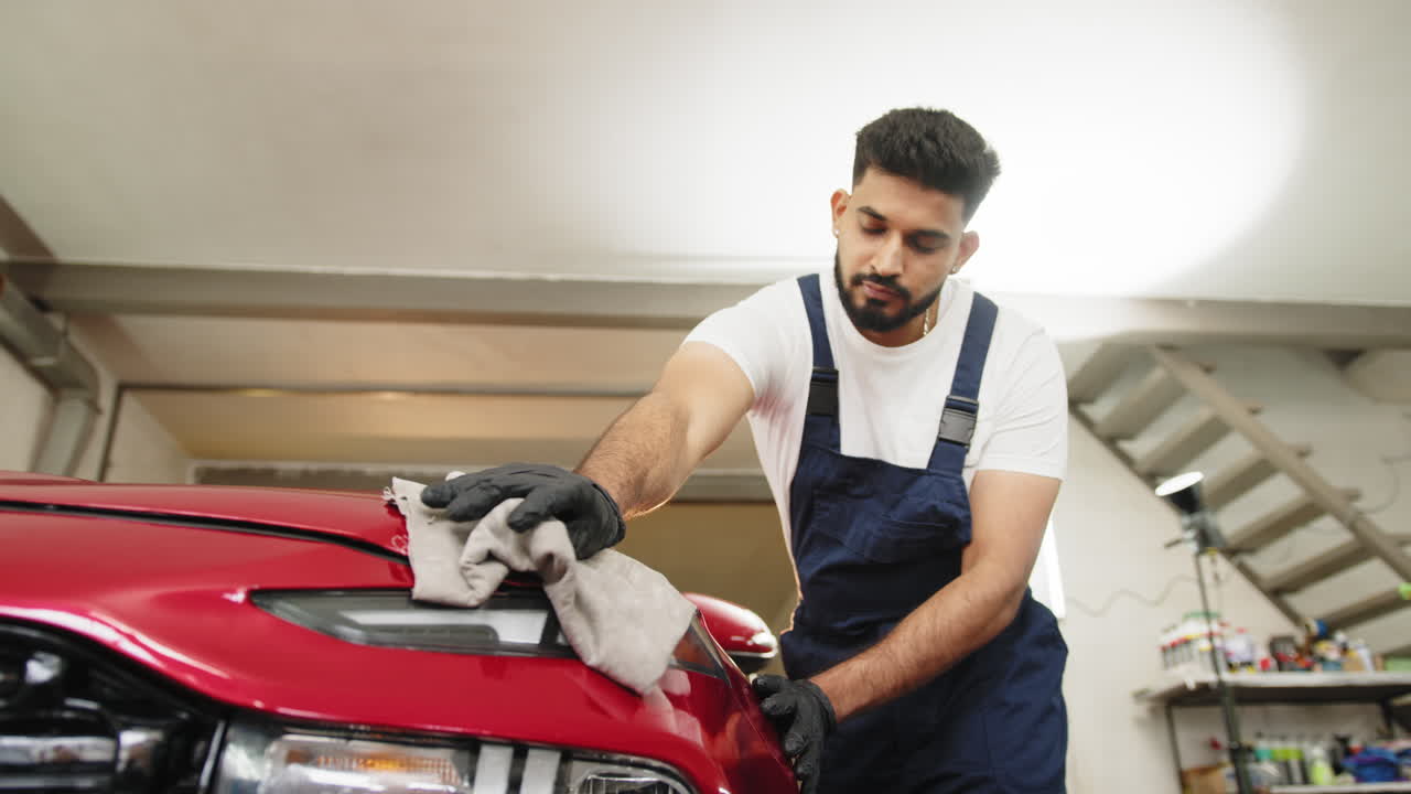 detalles de automóviles en el garaje