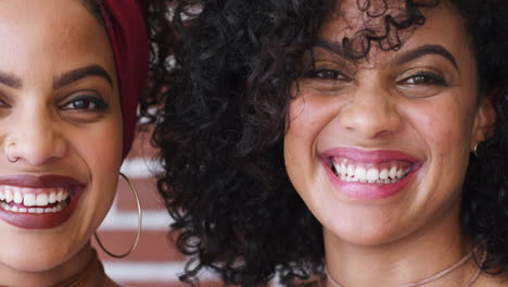 retrato de mujeres negras, gemelas idénticas y felices