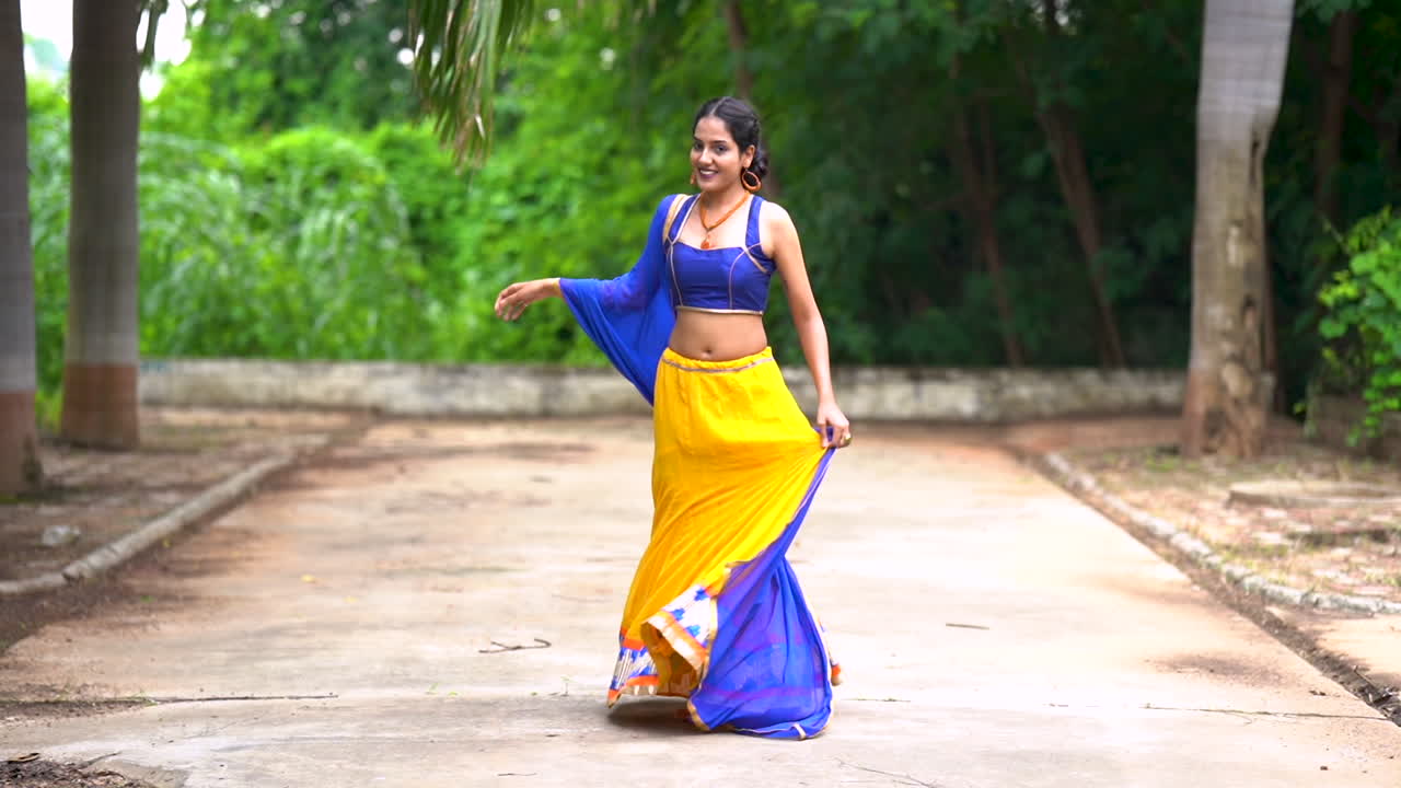Beautiful Indian woman in traditional chaniya choli for navratri-6