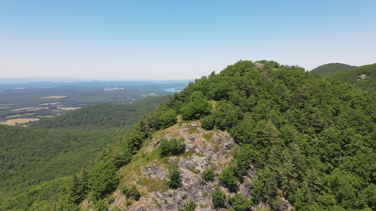 vista aérea de los acantilados de las montañas verdes de vermont