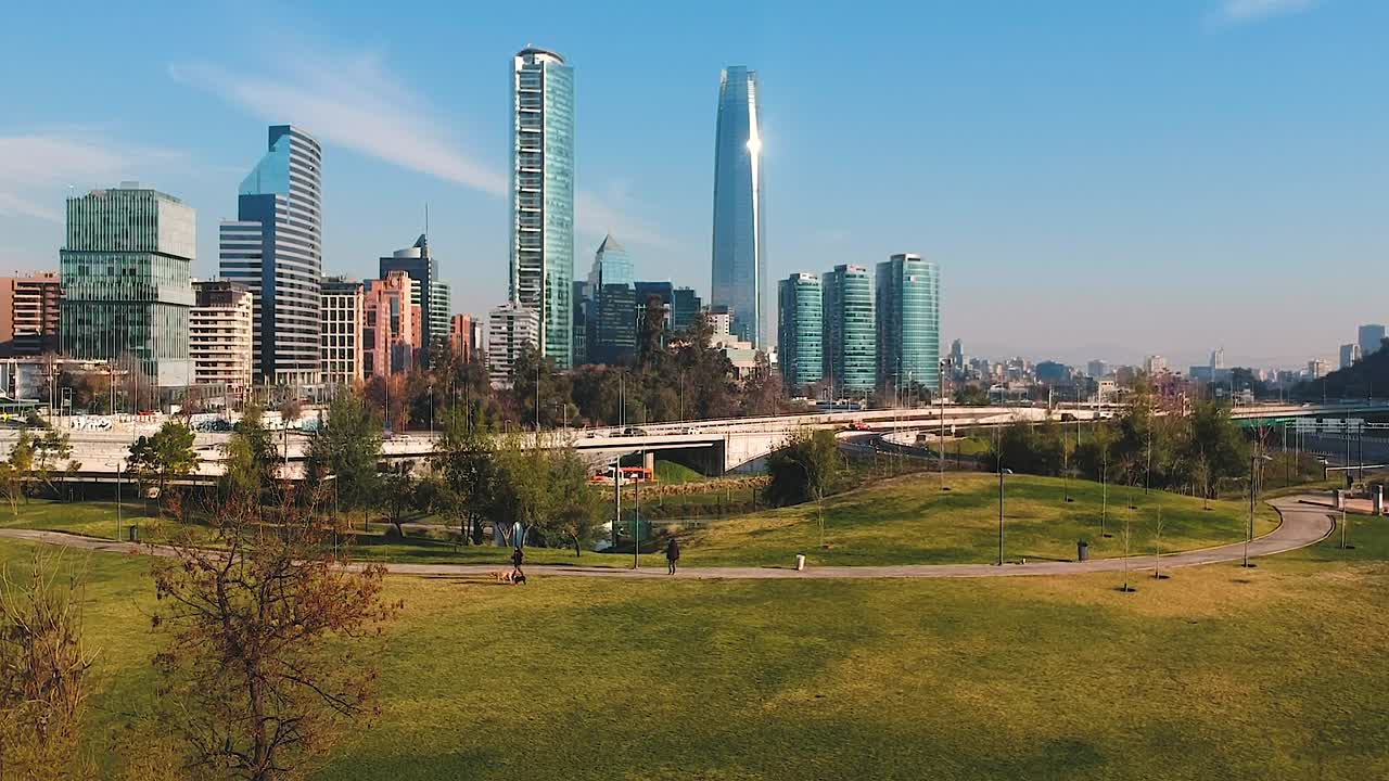 Vista drone del centro commerciale Costanera.
