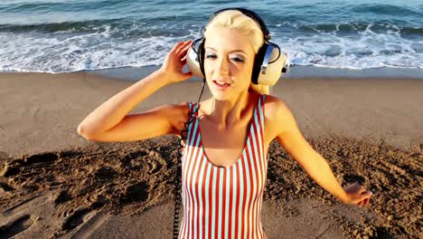 dama en la playa bailando 26