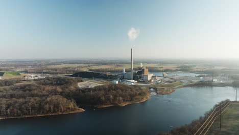 Establishing-aerial-shot-of-Flint-Creek-Power-Plant-in-Arkansas-by-lake,-day