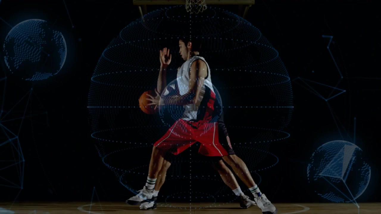 Giocatore con la palla che usa un palleggio-perno superando il difensore verso il canestro, con una sfera blu che mostra il gioco di gambe del basket.