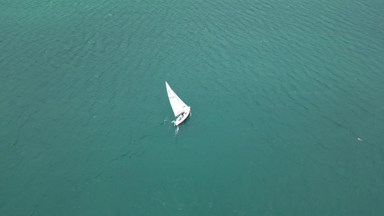 suiza lago yate navegación destino turístico atracción de vacaciones