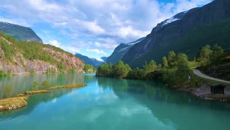 lovatnet see schöne natur norwegen.