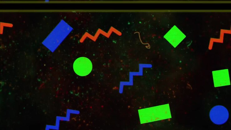 Animation von gelben, blauen und rosa geometrischen Formen auf Schwarz mit Interferenz und Kratzern.