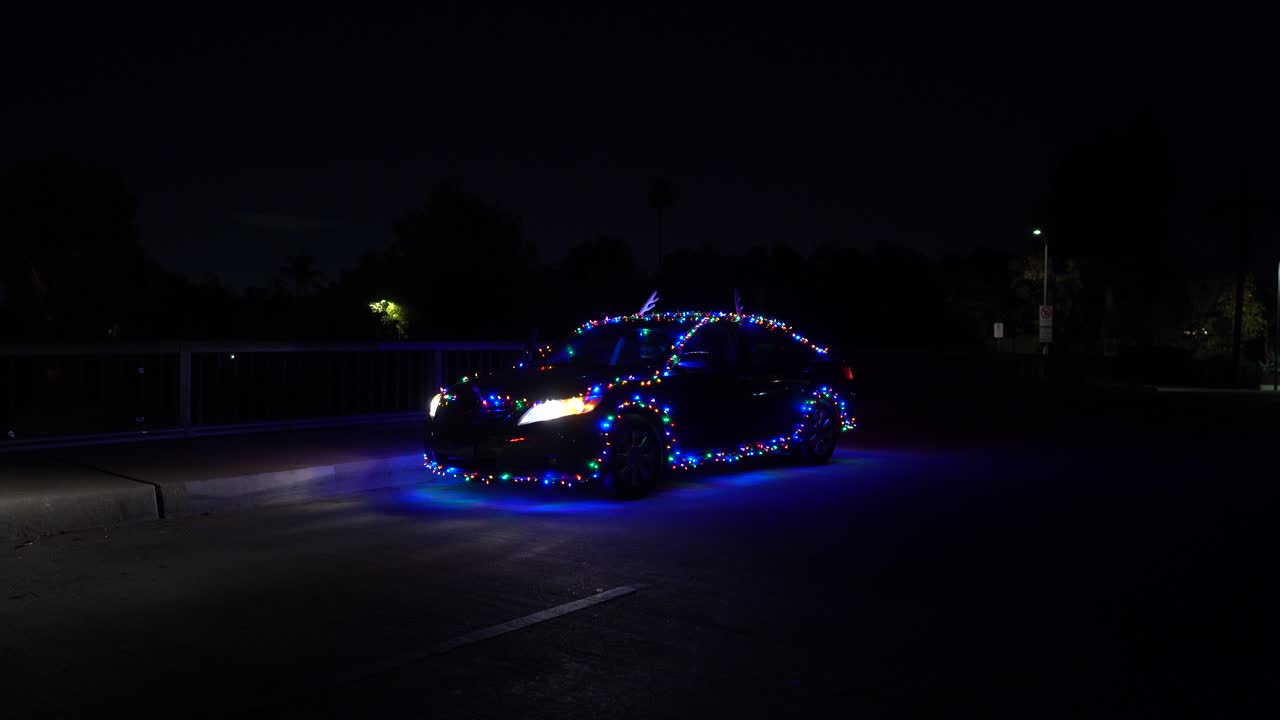 크리스마스 조명 휴일 퍼레이드와 자동차