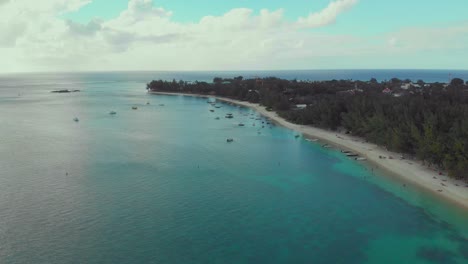 Drohnenaufnahme-Der-Insel-Und-Des-Blauen-Meeres