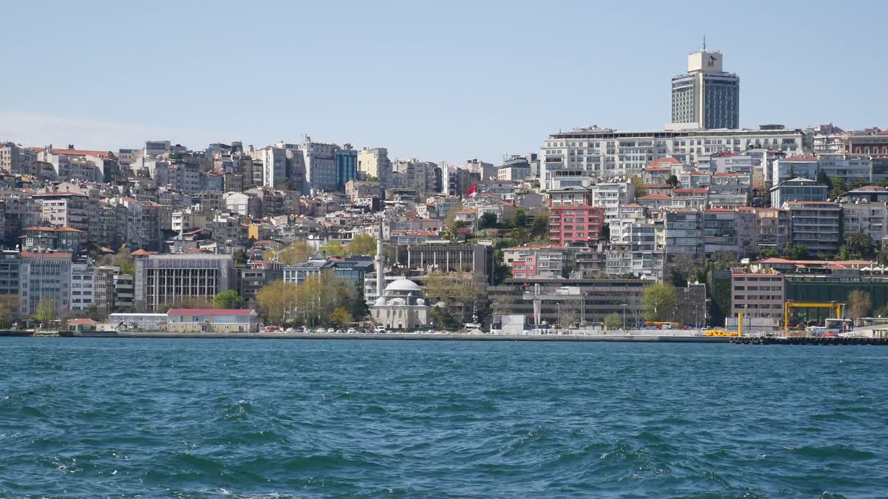 Panorama di Istanbul dall'acqua