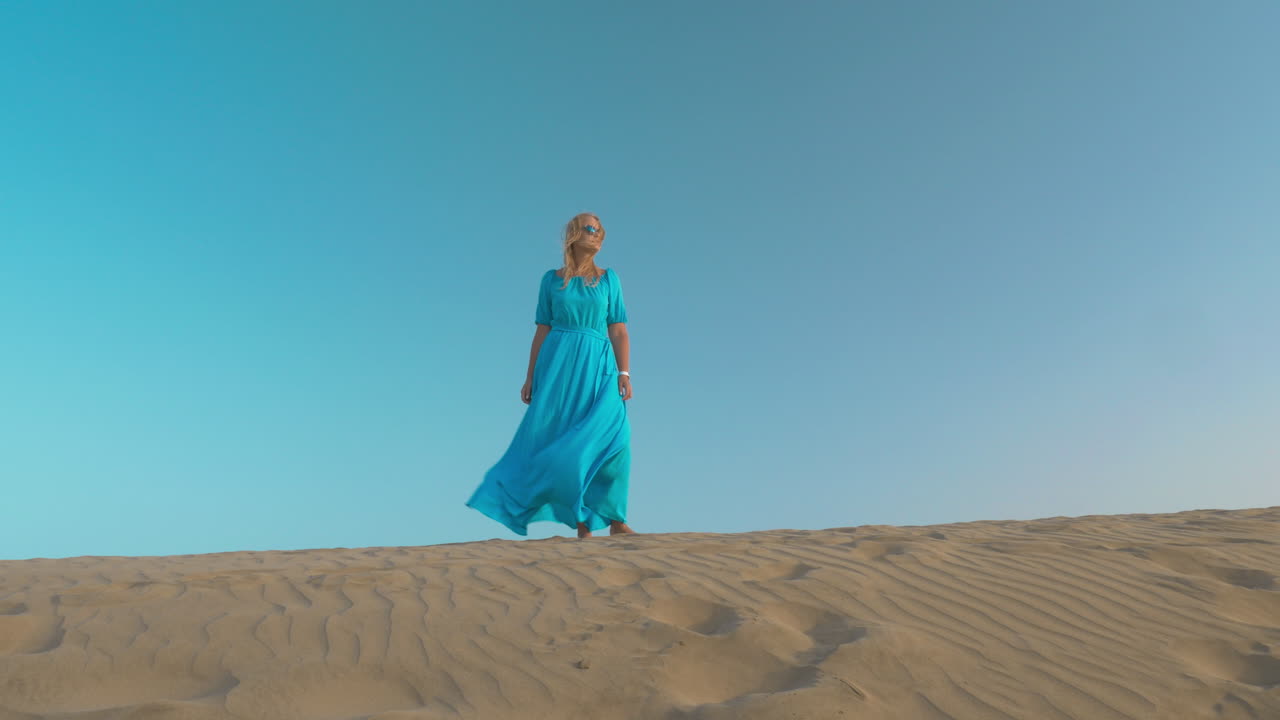 mujer comenzando una vida libre