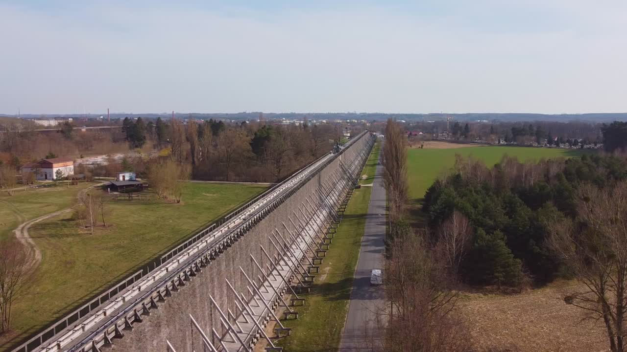 выпускные башни в цихоцинеке - комплекс из трех соленых выпускных башен, возведенных в 19 веке в цихочинеке, польша.