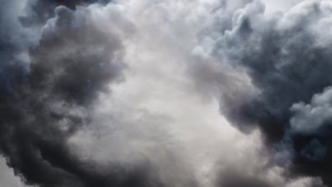 tormenta de 4k dentro de una nube cumulonimbus en movimiento