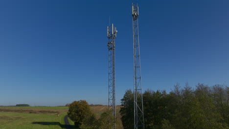 5G-towers-in-France-countryside,-aerial-dolly-up-tilting