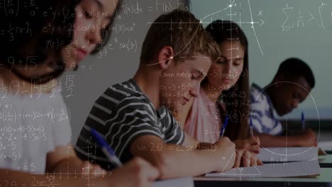 animación de fórmulas matemáticas sobre los estudiantes en el aula
