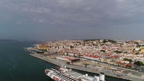 Tejo-Flusskreuzfahrt-In-Lissabon,-Luftaufnahme