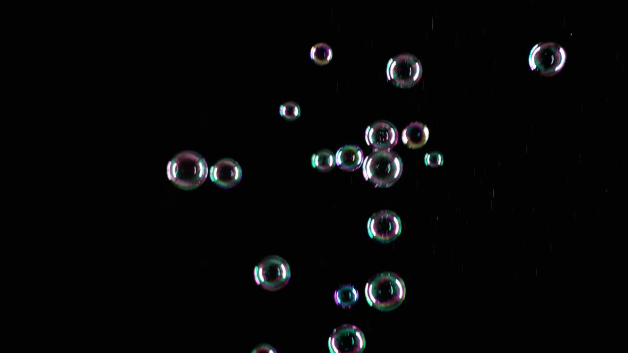burbujas de jabón sobre un fondo negro