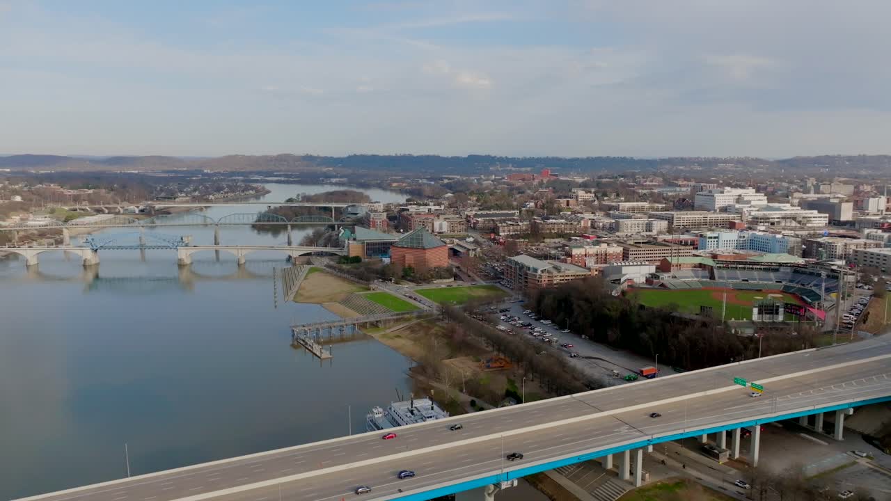 Aerial footage flying away from the Tennessee Aquarium in Chattanooga, TN.