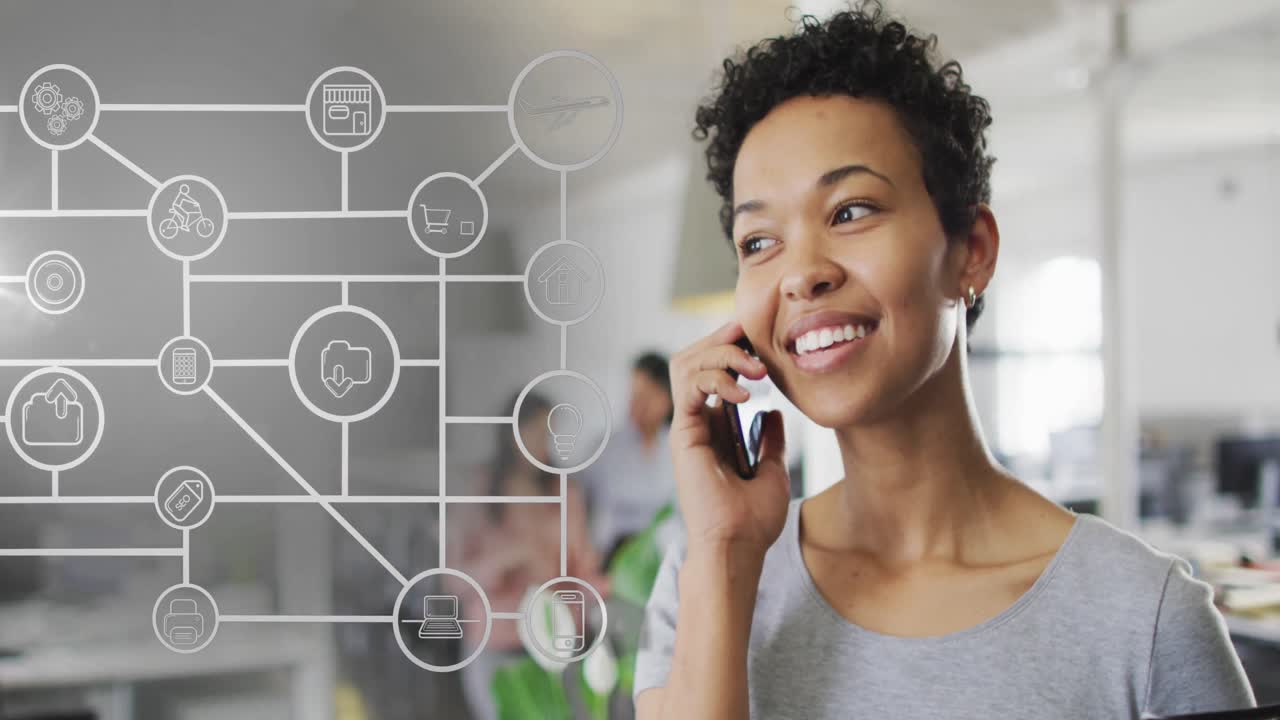 animación de íconos y conexiones sobre mujer de negocios afroamericana en la oficina