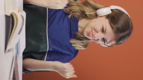 Vertical-video-of-Young-woman-looking-at-laptop-applauding.