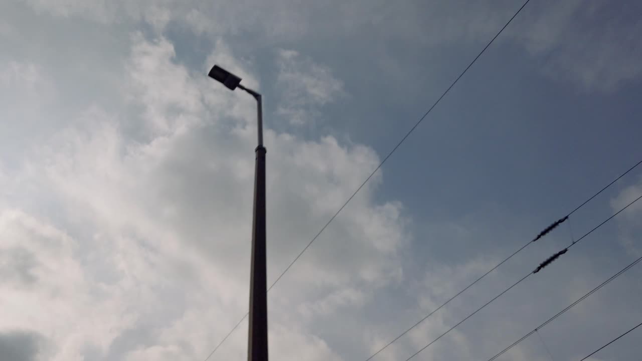 postes de un coche en otoño