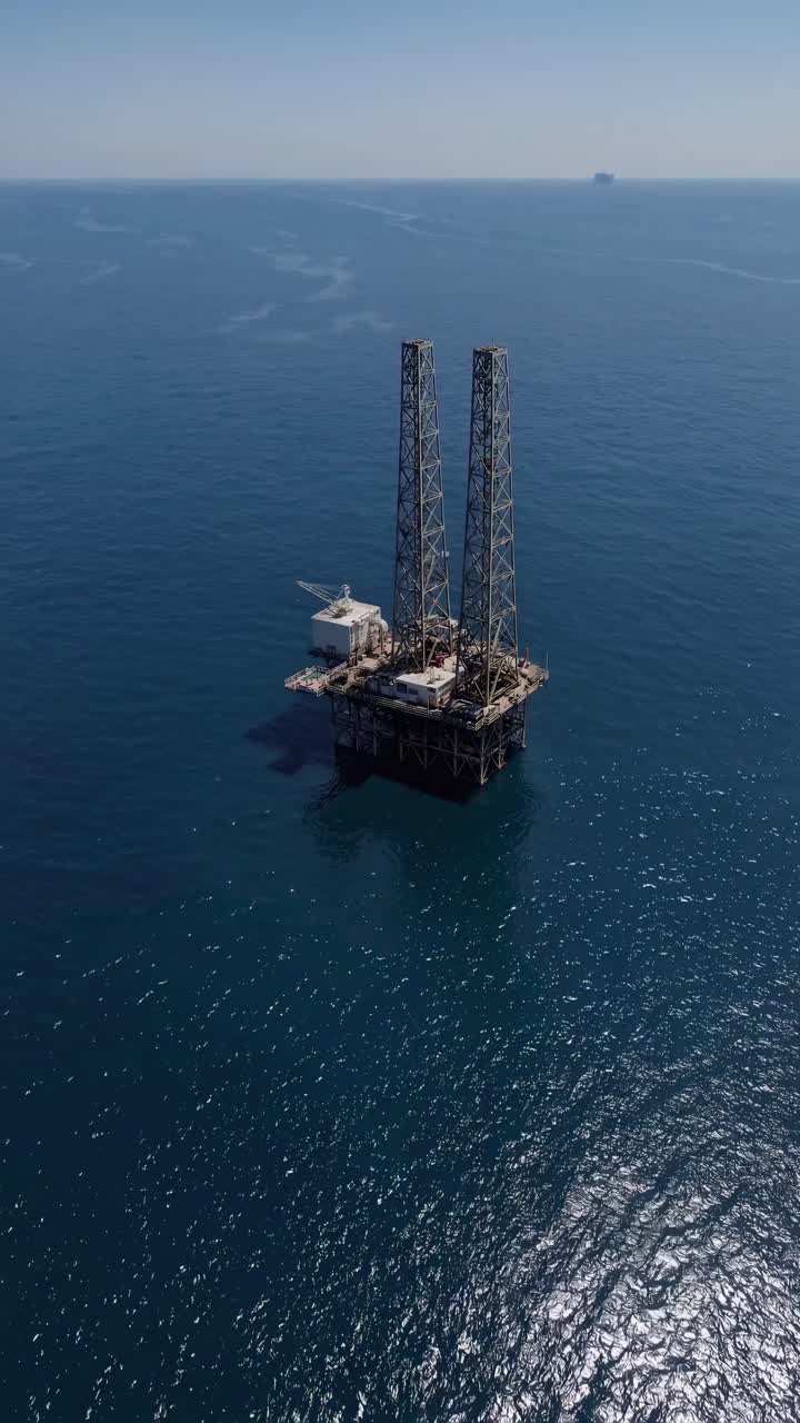 Offshore olieplatform i havet