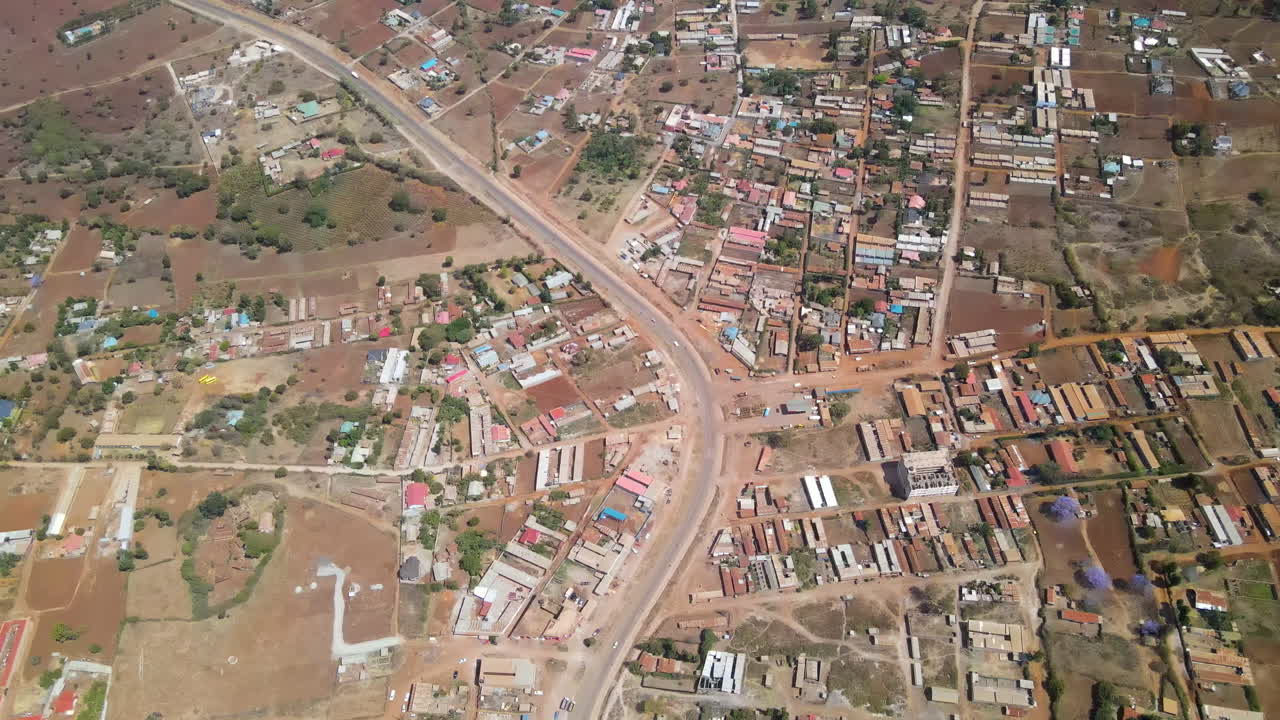 Splendida panoramica aerea di una cittadina rurale africana in Kenya.