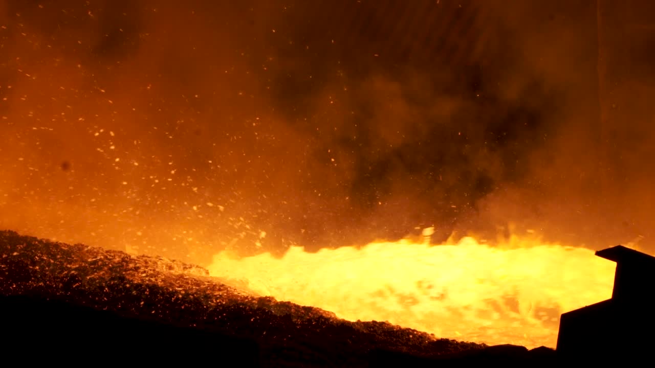 производство стали в промышленной печи