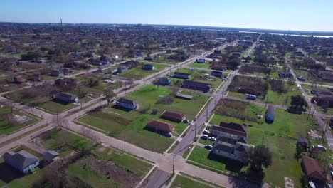 Dramatic-vista-aérea-shot-over-the-blighted-lower-ninth-ward-in-New-Orleans-following-Hurricane-Katrina