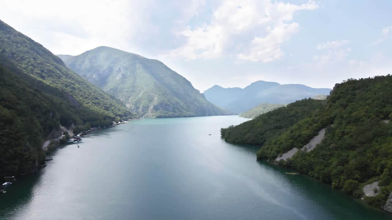 타라 국립 공원 세르비아 유럽의 조감도