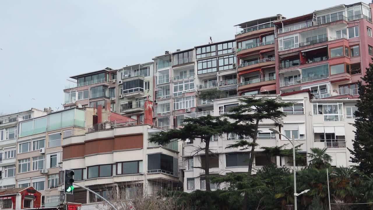 도시 내의 다층 아파트 건물