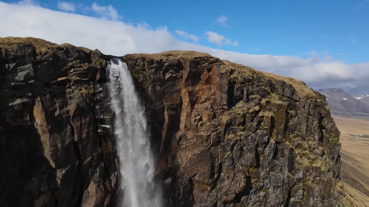 islandia cascada bjarnarfoss aéreo drone